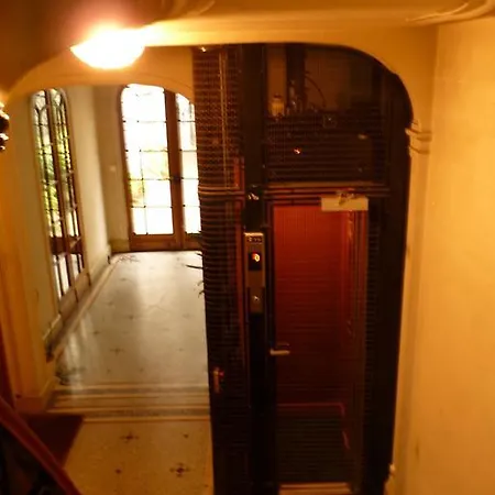 Prestigious 2 Bedroom Near Champs Elysées Appartamento Parigi