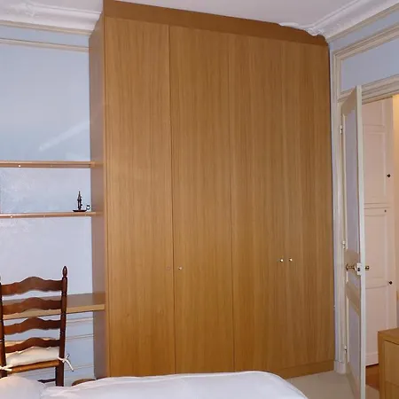 Prestigious 2 Bedroom Near Champs Elysées