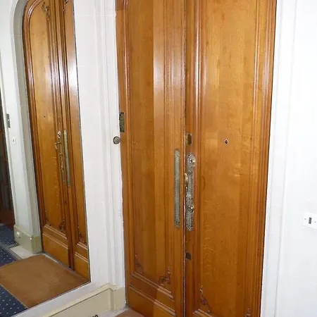 Prestigious 2 Bedroom Near Champs Elysées Appartamento