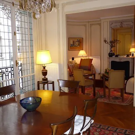 Prestigious 2 Bedroom Near Champs Elysées Appartamento *