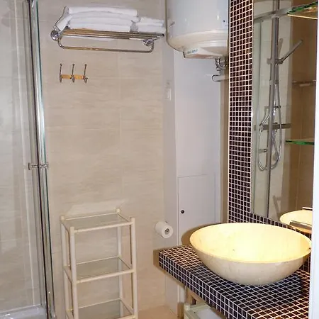 Prestigious 2 Bedroom Near Champs Elysées Appartamento
