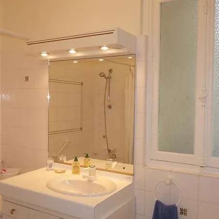 Prestigious 2 Bedroom Near Champs Elysées Appartamento *