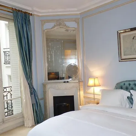 Prestigious 2 Bedroom Near Champs Elysées