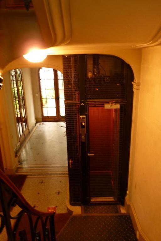 Prestigious 2 Bedroom Near Champs Elysees Appartamento Parigi