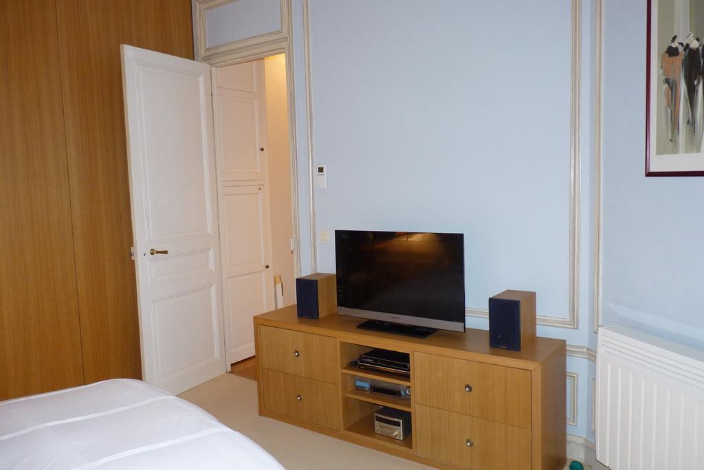 Appartamento Prestigious 2 Bedroom Near Champs Elysees Parigi