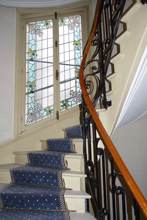 Prestigious 2 Bedroom Near Champs Elysees *