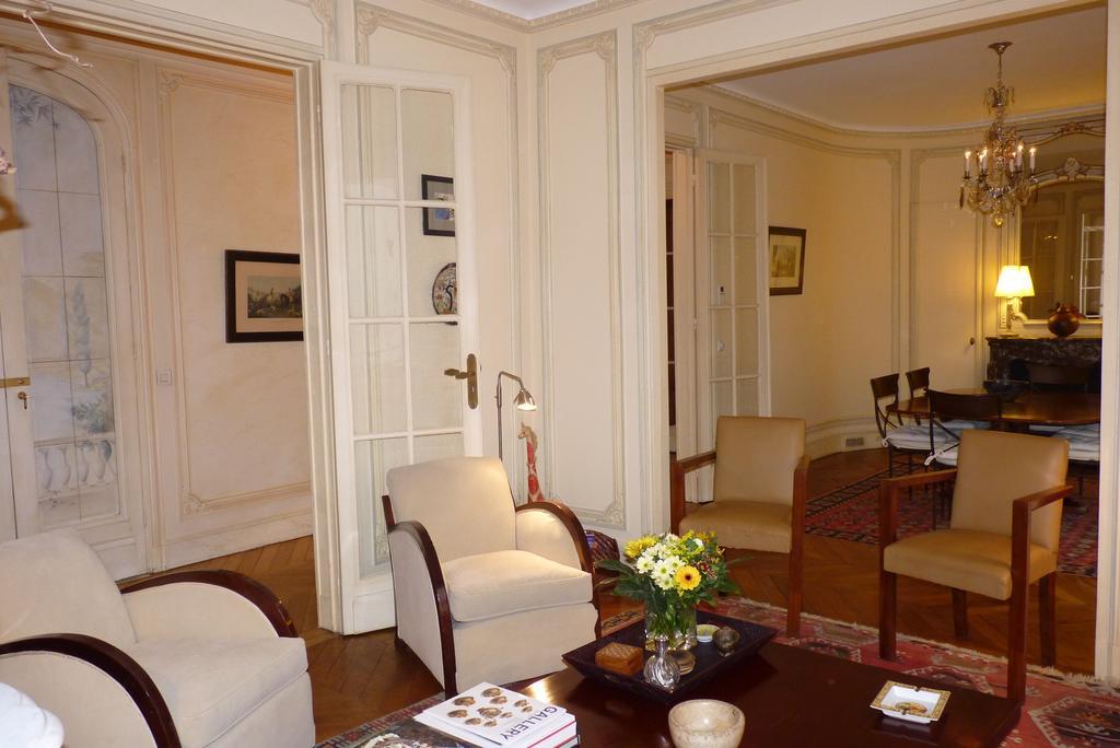 Prestigious 2 Bedroom Near Champs Elysees Appartamento