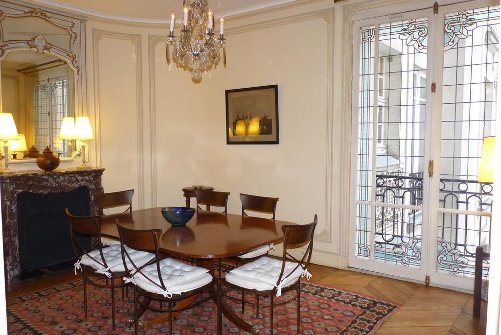 Prestigious 2 Bedroom Near Champs Elysees Parigi