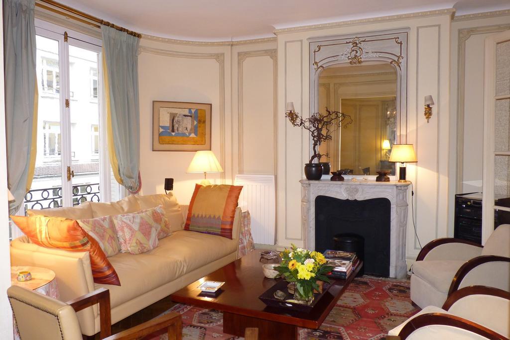 Prestigious 2 Bedroom Near Champs Elysees *