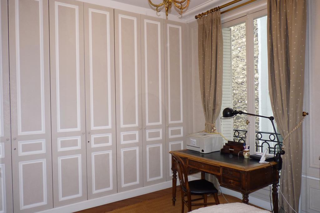Prestigious 2 Bedroom Near Champs Elysees