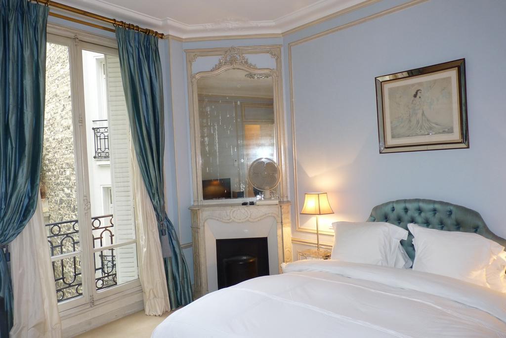 Prestigious 2 Bedroom Near Champs Elysees